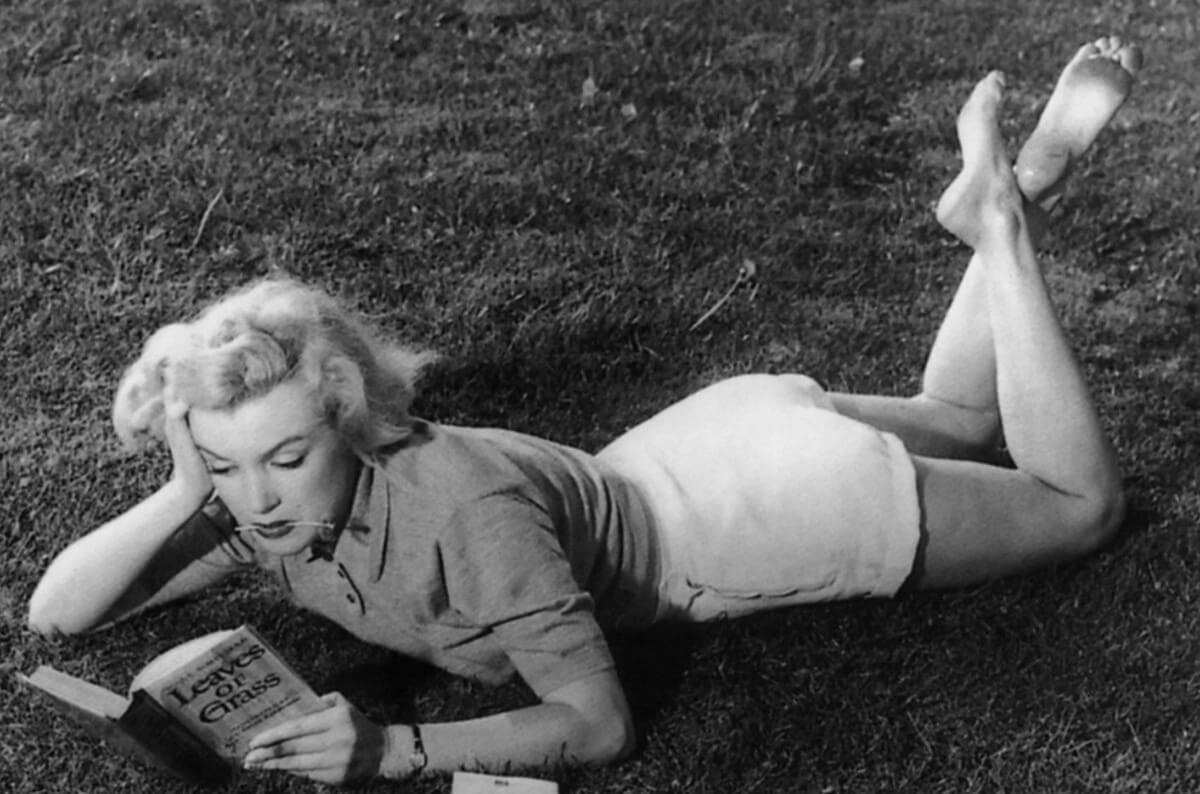 Dave Cicero, <em>Marilyn Monroe reading Leaves of Grass</em>, 1951.